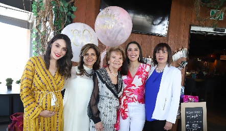  Adri de la Maza, Patricia Silos, Chayito Díaz de León, Montse Silos y Tere Barrera.