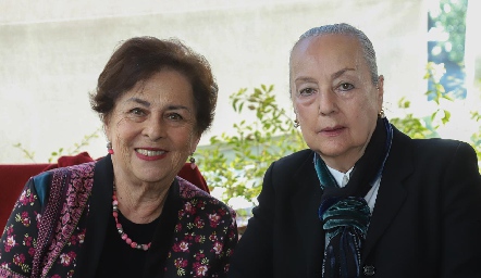  Alicia Hinojosa y Finita Galán.