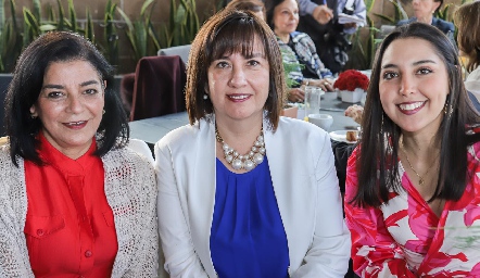  Claudia Silos, Tere Barrera y Montse Silos.