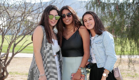  Regina Armendáriz, Camila Reyes y Paulina González.