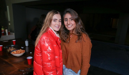  Lorena de la Garza y Camila Reyes.