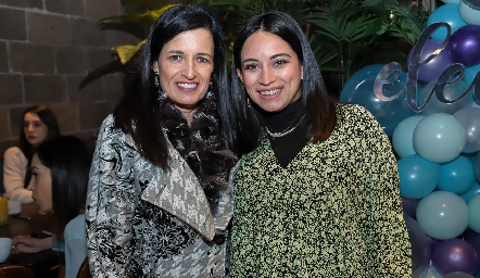  María Elena Leal con su hija Alejandra Quesada.