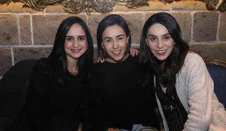  Claudia Villasana, Midori Barral y Adri de la Maza.