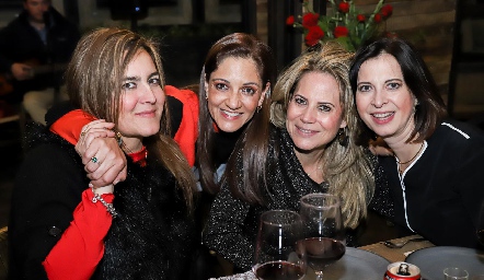  Isabel Garfias, Miriam Sandoval, Sofía Romero y Mella Elizalde.