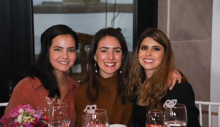  Mariana Meade, María Cecilia Herrera e Isa Garza.