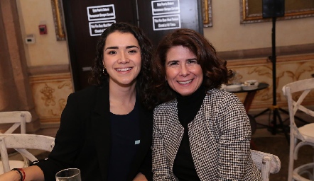 Daniela Ortiz y Verónica Peniche.
