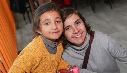  Camila y Diana Estrada.