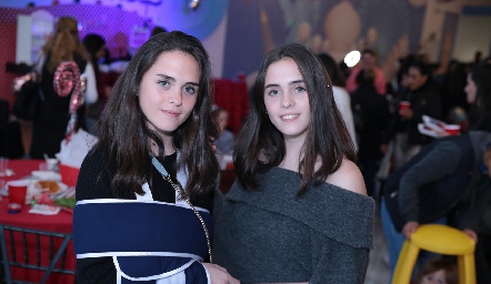  Emilia y Federica Meade Compean.