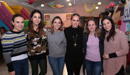  Alejandra Díaz de León, Fernanda Castillo, Daniela Llano, María Torres, María José Andrés y Mary Carmen Meade.