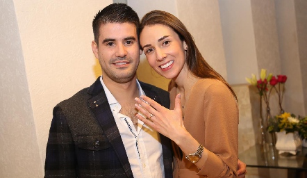  Marcelo Andrés y Fernanda Hernández se comprometieron en matrimonio .