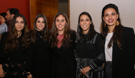  Daniela Torres, María Palomar, Valeria Villarreal, Paulina Hinojosa y Marce Díaz Infante.