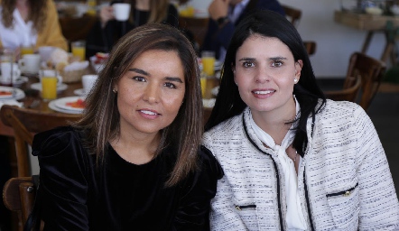  Lorena Torres y Liz Alcalde.