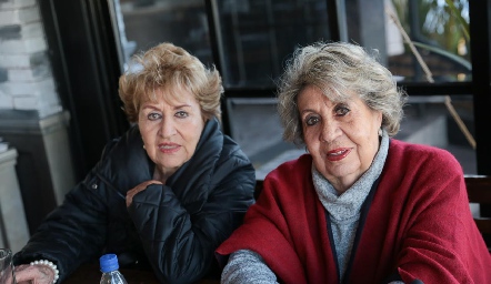 Josefina Hernández y Martha Hernández Lárraga.