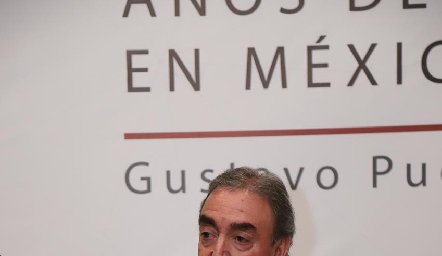  Gustavo Puente Estrada presentó su libro Treinta y Seis Años de la Economía en México.