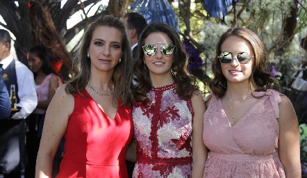 Karina Navarro, Melissa y María Emilia Meade.