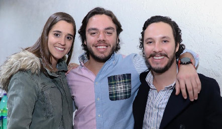  Mariana Fernández, Miguel Padilla y Moisés Castro.