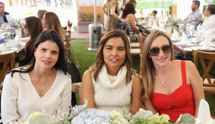  Liz García, Lorena Torres y Maru Muñiz.