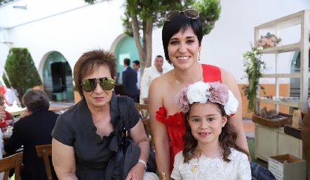  3 Generaciones, Silvia Arana, Silvia Noriega y Rafaella.
