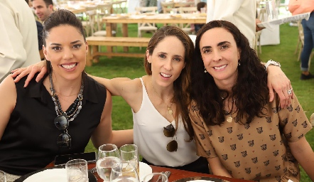  Daniela, Fernanda Rodríguez y Regina Ibáñez.
