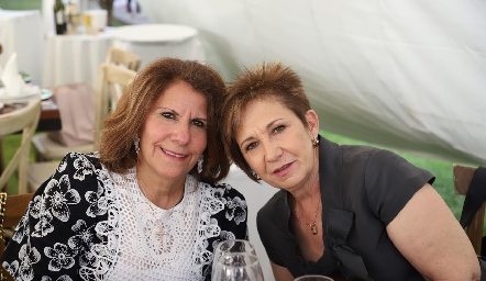  Lourdes Sámano y Silvia Arana.