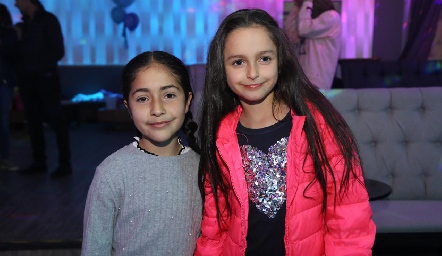  Isabela y Emilia.
