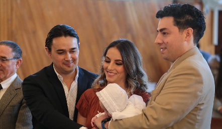  Diego Durán, Sabrina e Iván Soberón con María Inés.