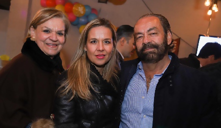  Mónica Labastida, Marcela y Oscar Torres.