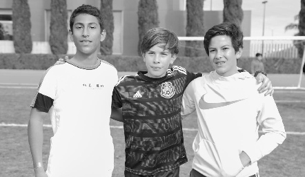  Camilo, Agustín y Santiago.
