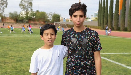 Diego y Santiago.