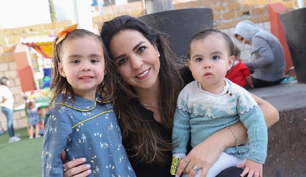  María Pía, Fernanda Castillo y Macarena.