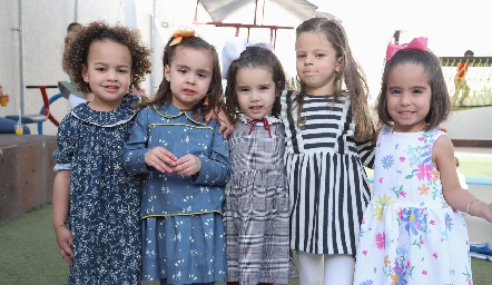  Isabel, Pía, Ale, Lucía e Inés.
