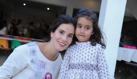  Maricarmen Meade y Fernanda.