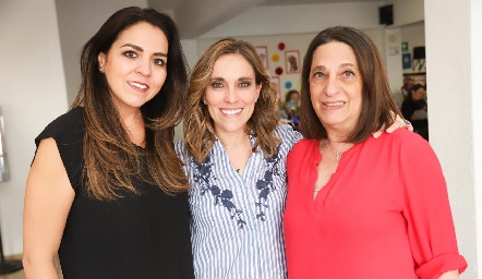  Fernanda Castillo, Daniela Llano y María Eugenia Torres.
