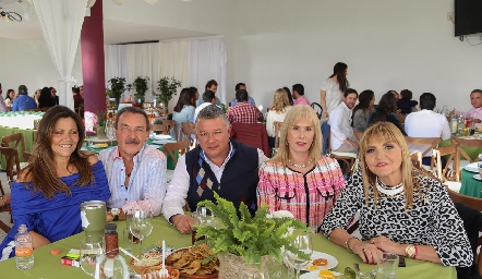  Anyul Kury, Pepe Safont, Juan Puente, Linda Castillo y Gloria Kury.
