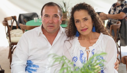  Humberto Hernández y Leonora Espinoza.