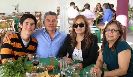  En el cumpleaños de Ricardo.