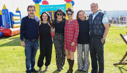  Gabriel Torres, Claudia Purata, Paty Purata, Lorena Purata, Lety Purata y Ricardo Purata.
