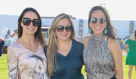 Ana Laura, Claudia y Mónica Hernández.