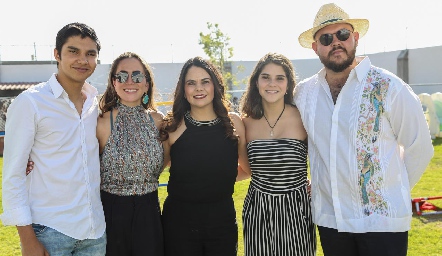 Manuel Rodríguez, Mónica Hernández, Claudia Purata, Emilia Rodríguez y Ricardo Purata.