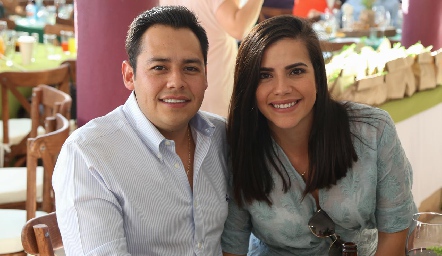  Oscar Álvarez y Nina Galarza.