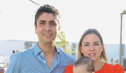  Edgardo González , Ana Palau y Matías González .