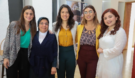  Verónica Romero, Madre Ileana Sierra, María José Nájera, Lizbeth Uribe y Clara Méndez.