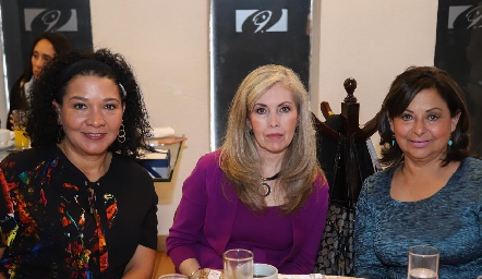  Gaby Becerra, Norma Cortés y Verónica Humara.