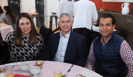 Nayeli Salas, Mario Delgadillo y Francisco Castillo.