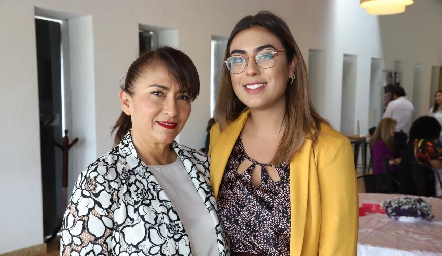  Elia Esparza y Lizbeth Uribe.