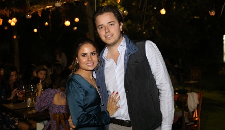  Nuria Alcalde con su prometido Pablo Herrera.