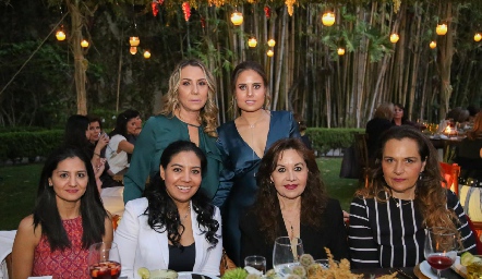  Roxana Serna, Nuria Alcalde, Daniela Torres, Jessica Torres, Martha Lodela y Alejandra Hernández.