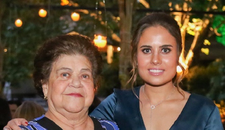  Titi Nava de Alcalde con su nieta Nuria Alcalde.