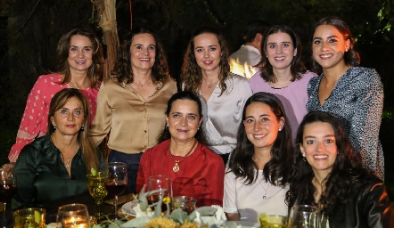  Rocío Alcalde, Vero Alcalde, Marcela Alcalde, Vero Abud, Ximena Gómez, Lorena Robles, Tití Alcalde, Cristina Mendi´zabal y Andrea Abid.