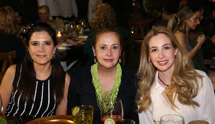  Claudia de los Santos, Marcela Montemayor y Andrea Sánchez .